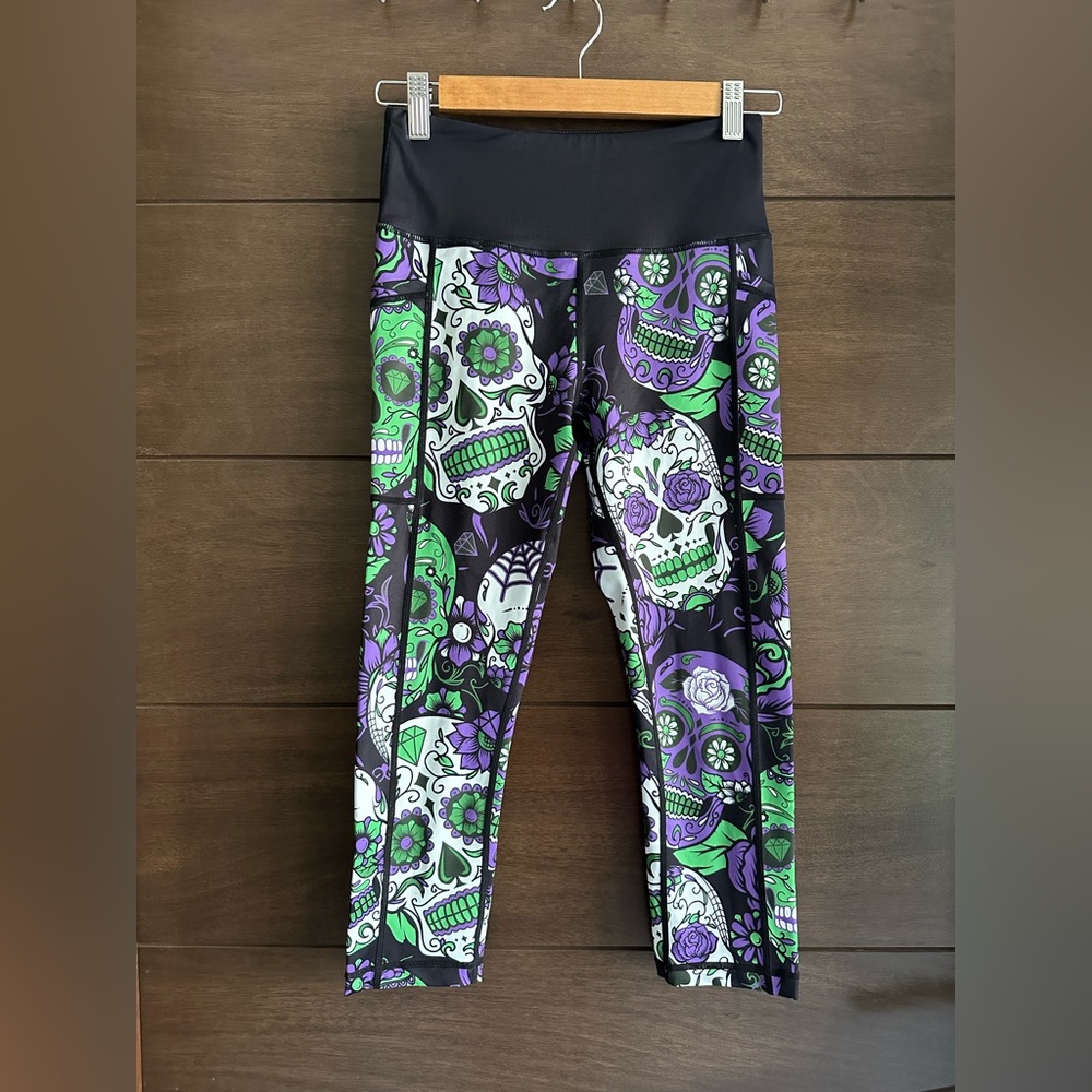 Constantly Varied Gear Chaos Skulls Capri Leggings XS